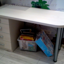 Стол в детскую комнату